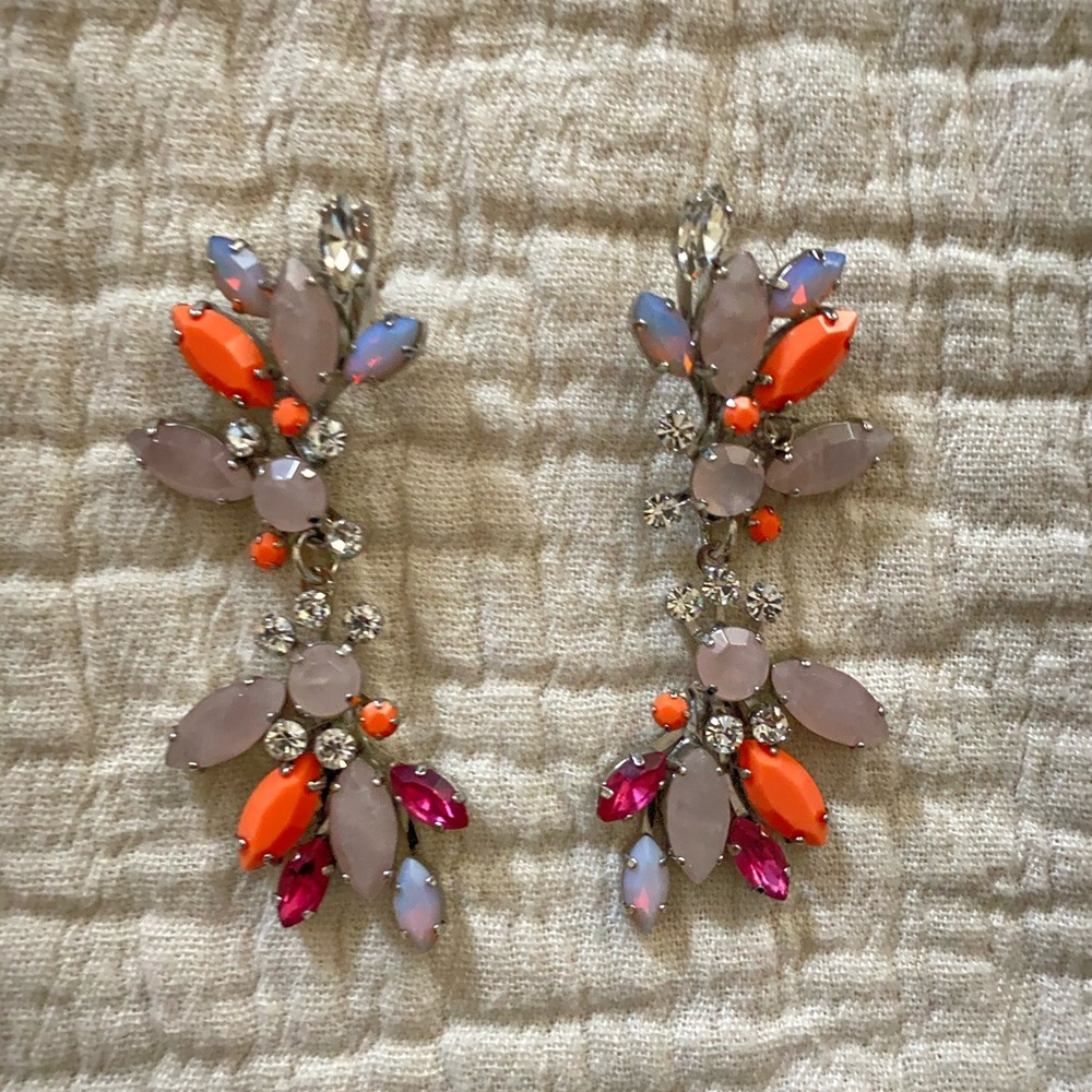 Dramatic monochromatic earrings warm tones